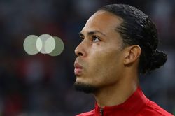 Van Dijk lên tiếng trước nguy cơ nghỉ hết mùa