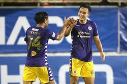 HLV Nguyễn Thành Vinh: 'Cầu thủ trẻ Hà Nội trưởng thành nhanh nhờ các đàn anh'
