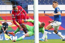 Liverpool: Nhà vô địch bắt đầu run rẩy