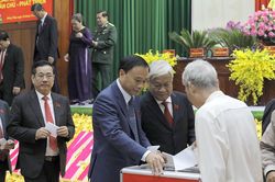 Đại biểu Đại hội Đảng bộ Đồng Tháp ủng hộ đồng bào miền Trung