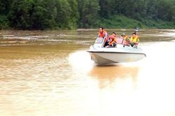 Tăng cường nhu yếu phẩm và lực lượng tiếp cận Thủy điện Rào Trăng 3