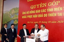 Lãnh đạo Chính phủ tham gia quyên góp ủng hộ đồng bào miền Trung