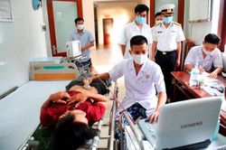 Trung tâm Y tế thị trấn Trường Sa cấp cứu ngư dân bị viêm ruột thừa cấp
