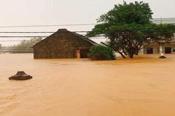 Hà Tĩnh phát lệnh khẩn, sơ tán 46.586 hộ dân vùng hạ du hồ Kẻ Gỗ