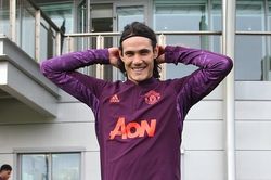 Vì sao Cavani lỡ trận ra mắt M.U trước đội bóng cũ PSG?