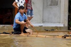 Người dân vùng lũ cần làm gì để tránh dịch bệnh?