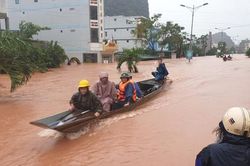 Đại học Thương mại Hà Nội: Sinh viên vùng lũ bị thiệt hại nặng được hỗ trợ 10 triệu đồng