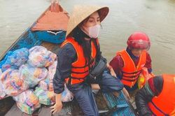 Thủy Tiên đã kêu gọi được hơn 105 tỉ đồng ủng hộ người dân miền Trung