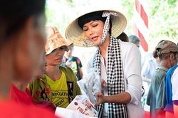 H'hen Niê bị chê keo kiệt ủng hộ miền Trung... như nào hào phóng?
