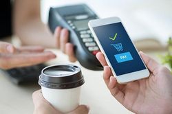 Gã thanh niên dùng dao khống chế bắt chủ nhà chuyển tiền qua tài khoản