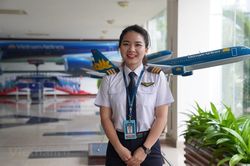 Nữ Cơ phó Vietnam Airlines: 'Phấn khích được bay lượn bầu trời'