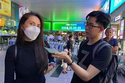 FC Thủy Tiên 'lầy lội' ra sân bây đón 'cô Tiên' trở về, không quên tặng 'quà độc' cho thần tượng