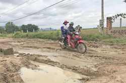 Người dân xã Ia Hiao khổ vì đường dân sinh xuống cấp