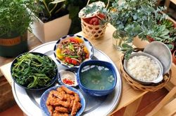 Quá bận rộn ăn uống sao cho đảm bảo dinh dưỡng?