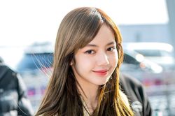Lisa được khen xinh hơn khi không để tóc mái