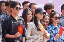 Ảnh hậu trường của Địch Lệ Nhiệt Ba và Dương Dương