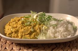 Làm trứng chưng cà ri nhanh cho bữa sáng