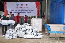 Tiếp nhận 1.150 bộ nhà bếp, sửa chữa nhà cửa ủng hộ đồng bào vùng lũ miền Trung