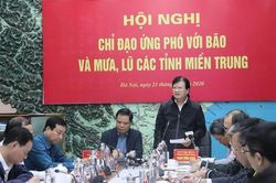 Tập trung cứu trợ người dân vùng lũ và ứng phó bão số 8