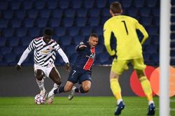 Cả đội Manchester United 'phát cuồng' trước màn tái xuất ngoạn mục của Axel Tuanzebe