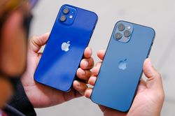 iPhone 12 xách tay đội giá ở VN, cao nhất gần 50 triệu đồng cho bản Pro