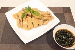 Tuyệt chiêu luộc gà và pha nước chấm bằng nước tương ngon mê mẩn