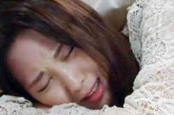 Ngã quỵ khi biết chồng có con riêng với người yêu cũ