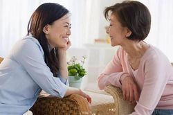 'Cú bẻ lái' để tránh xích mích với mẹ chồng