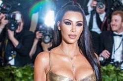 Mỹ nhân Hollywood dùng máu, phân chim để dưỡng da