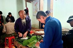 Bánh chưng trong ngày lũ