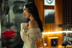 Trúc Anh, Salim và Amee 'nuôi' búp bê hắc ám trong phim kinh dị mới của Victor Vũ