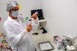 Tình nguyện viên thử nghiệm vaccine Covid-19 của Oxford tử vong do giả dược