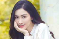 Vì đâu Hòa Minzy làm từ thiện theo cách khác biệt: Bỏ tiền túi mua đồ cứu trợ?