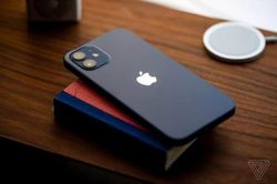 Trên tay iPhone 12 đầu tiên: Có đáng để 'xuống tiền'?
