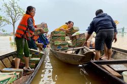 Nhiều trường đại học, cao đẳng miễn giảm học phí cho sinh viên vùng lũ miền Trung