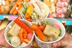Chớm lạnh, lẩu ly hải sản giá 13.000 đồng lên cơn sốt