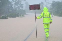 Ứng phó bão số 8: Xử phạt nghiêm phương tiện cố tình vào khu vực nguy hiểm