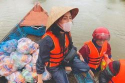 Sao Việt: Nghệ sĩ hài Vượng Râu khuyên Thủy Tiên thuê luật sư