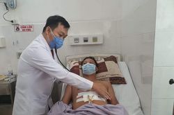 Bác sĩ 'vượt' hết quy trình cứu nam thanh niên bị đâm thấu ngực
