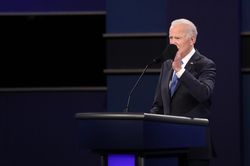 Sự đối lập rõ nét Trump - Biden qua đêm tranh luận cuối