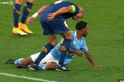 CĐV bức xúc vì hành động xấu xí của 'đồ tể' Pepe với Sterling