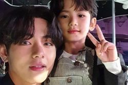 V BTS đích thân tặng quà 'khủng' cho phiên bản nhí