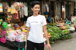 H'hen Niê tiết kiệm từng đồng, giản dị hiếm ai bằng!