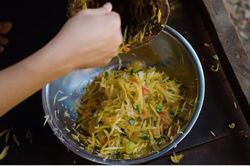 Soi tài bếp núc của hoa hậu H'Hen Niê, nhiều món ngon lạ độc
