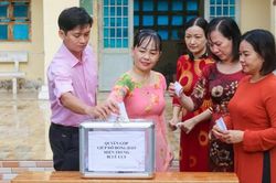 Thầy trò Đồng bằng sông Cửu Long hướng về miền Trung ruột thịt