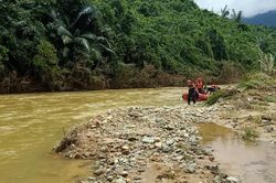 Tìm thấy 4/17 thi thể công nhân mất tích trong vụ sạt lở tại thủy điện Rào Trăng 3