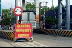 Tạm dừng thu phí trạm BOT với xe chở hàng cứu trợ về 'rốn lũ' miền Trung