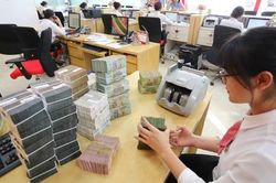 Dồi dào nguồn 'tiền rẻ'