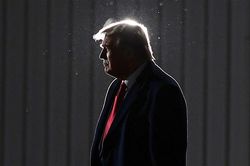 Forbes: 'Ông Trump kiếm 5,4 triệu USD từ ngân hàng Trung Quốc'