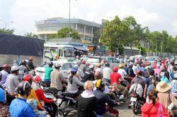 Vẫn tắc đường khu vực Bến xe miền Đông cũ